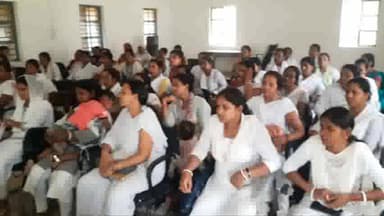 अमौर: प्रखंड मुख्यालय अमौर के सभागार में आयोजित हुई ANM की बैठक, योग्य दंपति सर्वे को लेकर हुई चर्चा