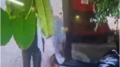 मुगलसराय: पटेल नगर 40 फिट स्थित घर के बाहर खड़ी बाइक को चोर लेकर हुए फरार, चोरी की घटना सीसीटीवी कैमरे में हुई कैद