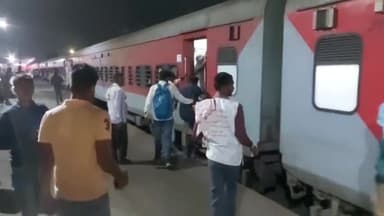 मुगलसराय: जीआरपी व आरपीएफ ने चेकिंग के दौरान डीडीयू स्टेशन के प्लेटफार्म नंबर 1/2 से दो शातिर चोर को किया गिरफ्तार