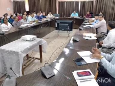 टीकमगढ़: टीकमगढ़ कलेक्ट्रेट में टी एल की बैठक हुई आयोजित कलेक्टर ने दिए निर्देश
