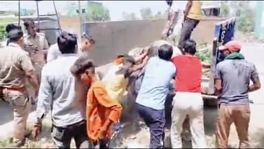 बिलासपुर: धावनी हसनपुर में अज्ञात वाहन की टक्कर से गर्भवती गाय हुई घायल, मिसाल बनी हिंदू-मुस्लिम की एकता सेवा कर पहुंचाया अस्पताल