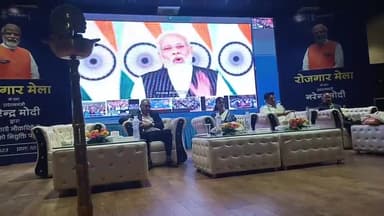 गोरखपुर: रामगढ़ताल स्थित प्रेक्षागृह में सदर MP रवि किशन ने कहा- जो करेगा जमीन कब्जा उसपर चलेगा बुलडोजर, चाहे मैं ही क्यों ना हूँ