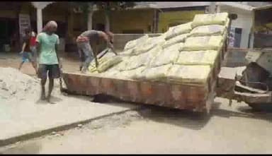 पूर्णिया पूर्व: नाला निर्माण के 2 माह बाद ट्रैक्टर ट्रॉली के चढ़ने से टूटा, ग्रामीणों ने कहा गुणवत्ता की होनी चाहिए जांच