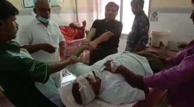 जौनपुर: सिपाह में ई-रिक्शा और मोटरसाइकिल की भिड़ंत में राज कुमार नामक व्यक्ति हुआ घायल उपचार के लिए जिला अस्पताल लाया गया