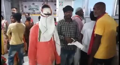 बेगूसराय: ओमर बालिका स्कूल के पास मोटरसाइकिल एवं ई-रिक्शा में हुई टक्कर, मोटरसाइकिल सवार घायल