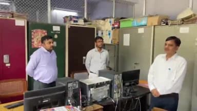 अमरोहा: जिलाधिकारी राजेश कुमार त्यागी ने कलेक्ट्रेट परिसर स्थित ऑफिसों का किया निरीक्षण, दिए जरूरी दिशा-निर्देश