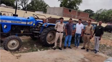 सिंगरौली: खुटार चौकी पुलिस ने जरौंधी पंचायत भवन के पास से अवैध रेत परिवहन में लिप्त ट्रैक्टर को किया जब्त