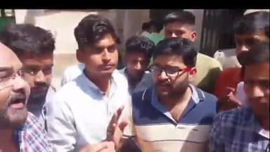 मुरादाबाद: शैक्षिक समस्याओं को लेकर अखिल भारतीय विद्यार्थी परिषद ने हिंदू महाविद्यालय कंट्रोल रूम का घेराव कर किया प्रदर्शन