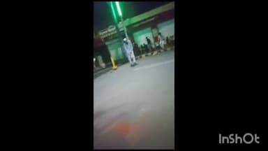 आगरा: खेरिया मोड़ स्थित पेट्रोल पंप के सामने बीच सड़क पर खेला जाता है क्रिकेट मैच ,रात के 11:30 से सुबह 4 तक होता है क्रिकेट