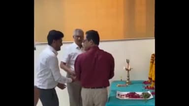 हुज़ूर: भोपाल में विश्व रक्तदाता दिवस के मौके पर गांधी मेडिकल कॉलेज, एम्स व जेके अस्पताल में रक्तदान शिविर लगाया गया।