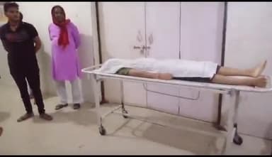 टीकमगढ़: शहर के मऊचुंगी पर 14वर्षीय बालक ने फांसी लगाकर की आत्महत्या जिला अस्पताल मे पोस्टमार्टम के बाद परिजनों को सौंपा गया शव