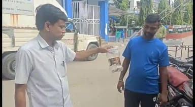 बेगूसराय: बेगूसराय के मोहम्मदपुर में किचन में जा रहे हैं एक व्यक्ति को सांप ने काटा। सांप को लेकर आया सदर अस्पताल।