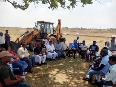 चलकुशा: जयनगर में पीसीसी पथ व गार्डवॉल का विधायक अमित यादव ने किया उद्घाटन