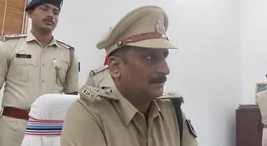 मुशहरी: कांटी थाना इलाके से 3 अपराधी ₹3,00,890 की नकदी व 1 किलो अफीम जैसी चीज संग हुए गिरफ्तार, एसएसपी राकेश कुमार ने दी जानकारी