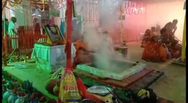 केवटी रनवे: रनवे गांव स्थित बाबा रामेश्वरनाथ मन्दिर में प्राण प्रतिष्ठा को लेकर की गई पूजा अर्चना