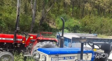 देहरादून: प्रेमनगर पुलिस ने दो ट्रैक्टर-ट्रॉली वाहन अवैध खनन सामग्री के साथ किए सीज