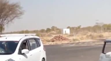 सिंगरौली: बड़ोखर मुख्य मार्ग पर बाइक हुई अनियंत्रित, बाइक सवार घायल