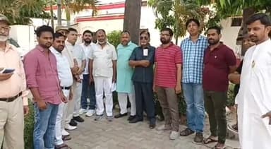 धामपुर: स्योहारा में कांग्रेसियों ने थाने पहुंच कांग्रेसी नेताओं के खिलाफ फेसबुक पर अशोभनीय टिप्पणी करने वाले के खिलाफ दी तहरीर