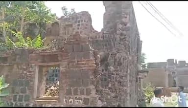 राघोगढ़: वार्ड 21 नारोनी मोहल्ले में जर्जर बिल्डिंग बनी लोगों के लिए खतरा, राघोगढ़ नगर पालिका में दी सूचना, नहीं हुई कोई सुनवाई