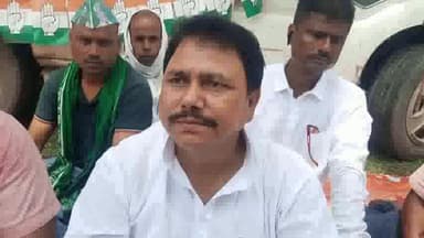 अमौर: अमौर प्रखंड में केंद्र सरकार के खिलाफ महागठबंधन नेताओं ने धरना प्रदर्शन किया