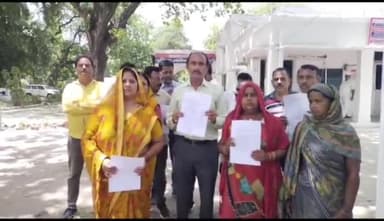 रायबरेली: पुलिस अधीक्षक कार्यालय में भदोखर थाना क्षेत्र के लोगों ने चौकी इंचार्ज के खिलाफ की लिखित शिकायत, लगाई न्याय की गुहार