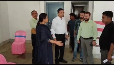 बारसोई: प्रखंड कार्यालय भवन में नए सेंट्रल बैंक शाखा का एसडीओ राजेश्वरी पांडे  एजीएम सुजीत कुमार बीडीओ प्रियंका कुमारी निरीक्षण