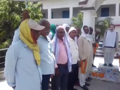 करपी: करपी सहदेव प्रसाद यादव महाविद्यालय में महाविद्यालय के संस्थापक पूर्व मंत्री सहदेव प्रसाद यादव की 14 मई पुण्यतिथि मनाई गई