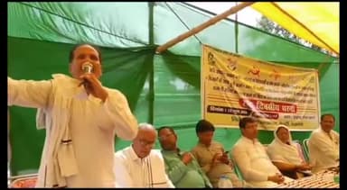 केवटी रनवे: केवटी प्रखंड मुख्यालय पर राज्यव्यापी आह्वान के तहत महागठबंधन ने केंद्र सरकार के खिलाफ किया धरना प्रदर्शन