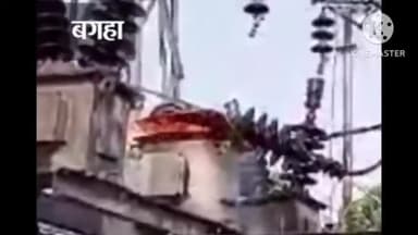 बगहा: ठखराहा प्रखंड स्थित सब-पावर स्टेशन में ब्लास्ट से ट्रांसमिशन में लगी आग, मची अफरा-तफरी