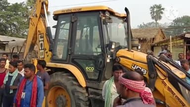 बगहा: रामनगर क्षेत्र में अतिक्रमण के खिलाफ प्रशासन ने चलाया अभियान