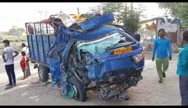 हाथरस: ओढ़पुरा बिजली घर के पास श्रद्धालुओं से भरे लोडर टेंपो व कैंटर में आमने-सामने की भिड़ंत, 2 महिलाओं की मौत व 16 लोग घायल