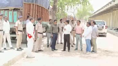 मोहनिया: बाजार समिति मोहनिया के गोदाम का औचक निरीक्षण करने पहुंचे कैमूर जिलाधिकारी सावन कुमार, जांच में सब कुछ पाया सही