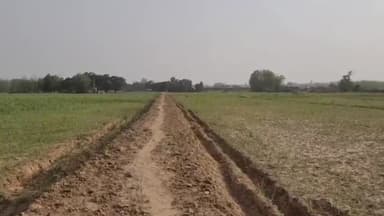 बलरामपुर: ग्राम सभा तेंदुआ नगर में ग्रामीणों ने मनरेगा योजना में गड़बड़ी का लगाया आरोप