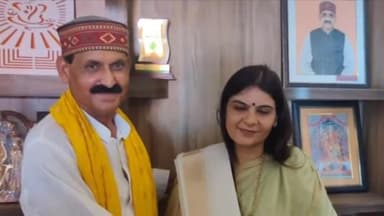 तुलसीपुर: विधायक कैलाश नाथ शुक्ला के आवास पर पहुंची अटल बिहारी वाजपेयी की पौत्री एवं हरियाणा भाजपा प्रदेश उपाध्यक्ष अंजली मिश्रा