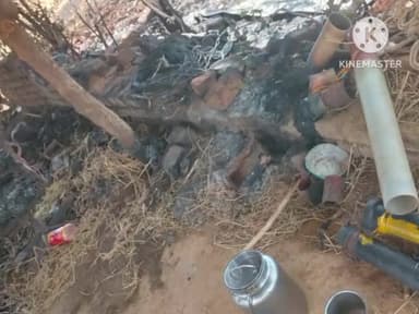 పెద్దమందడి: పామ్ రెడ్డి పల్లి గ్రామంలోని వ్యవసాయ పొలంలో ట్రాన్స్ఫార్మర్ కు షార్ట్ సర్క్యూట్ ఏర్పడి గడ్డివాము దగ్ధం పశువులకు గాయాలు