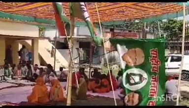 फारबिसगंज: फारबिसगंज ब्लॉक परिसर में महागठबंधन ने किया प्रदर्शन, RJD जिला उपाध्यक्ष ने मीडिया को बताते हुए सरकार पर साधा निशाना