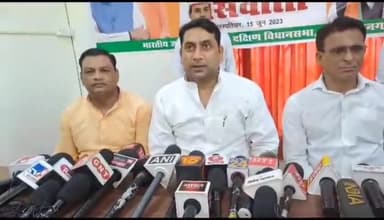 मेरठ: सरकार के 9 वर्ष पूरे होने पर राज्य मंत्री सोमेंद्र तोमर ने नगर स्थित कैंप कार्यालय में की प्रेस वार्ता