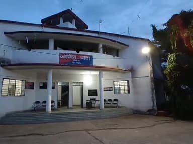 सिमडेगा: घाटी से पुलिस ने तस्करी की जा रही प्रतिबंधित पशुओं सहित दस पिकअप वैन को किया जब्त, सात चालक लिए गए हिरासत में