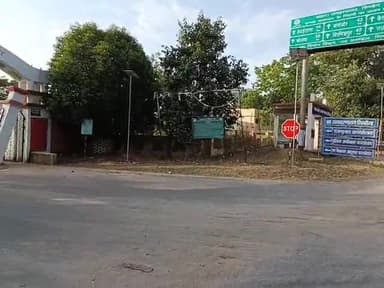 सिमडेगा: मालवाहक ट्रेलर ने समाहरणालय गेट को धक्का मारकर किया क्षतिग्रस्त, पुलिस ने मालवाहक ट्रेलर को किया जब्त