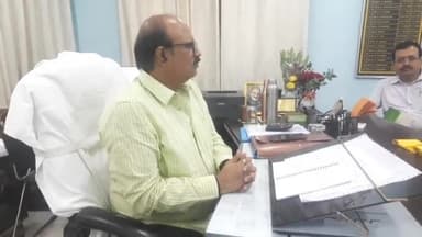 मांडू: क्षेत्र की समस्याओं के निदान लेकर मुखिया और ग्रामीणों ने सीसीएल महाप्रबंधक कुजू से की मुलाकात, निदान का दिया गया आश्वासन