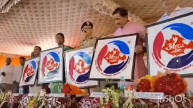 गोंडा: रॉयल पैराडाइज पैलेस में अरगा विमोचन व प्रदर्शनी के शुभारंभ पर श्रम एवं सेवायोजन मंत्री के साथ कटरा विधायक हुए शामिल