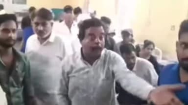 रतलाम नगर: रतलाम जिलाअस्पतालमें लगातार मोबाइलचोरीकी वारदातों को लेकर एकजागरूक मरीज व नागरिककी वजहसे मोबाइलचोर को मौकेसे धर दबोचा