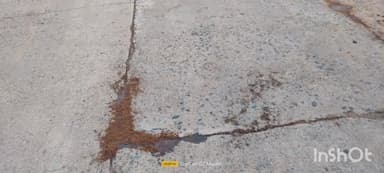 बतौली: एन एच-43 में जगह-जगह दरारें और गड्ढे ,केमिकल डालकर की जा रही मरम्मत