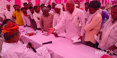 खाजूवाला: कैबिनेट मंत्री गोविंदराम को भारतीय किसान संघ के पदाधिकारियों ने  गुलुवाली में सौंपा ज्ञापन,की समस्या समाधान की मांग।