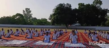 बहराइच: रिजर्व पुलिस लाइन परिसर में एसपी द्वारा सभी पुलिसकर्मियों को मानसिक व शारीरिक रूप से स्वस्थ रहने के लिए कराया गया योगासन