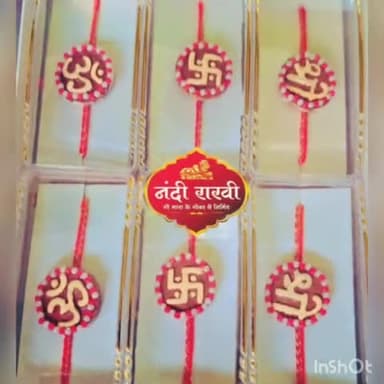 @नंदी राखी गौ माता के गोबर से निर्मित,बिल्कुल शुद्ध,शरीर से निगेटिव उर्जा को खत्म करता है।अध्यात्म से जुड़ा है नंदी राखी