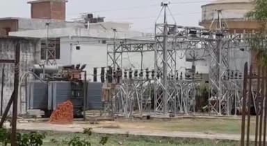 सुल्तानपुर: जिले में ओवरलोडिंग से बिजली आपूर्ति व्यवस्था बेपटरी पर, बिजली की समस्या को लेकर शहर से लेकर गांव तक आम जनता परेशान