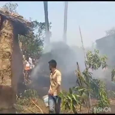 कलेर: नाथ खरसा गांव में पुआल की कुटी में लगी आग, हजारों का हुआ नुकसान
