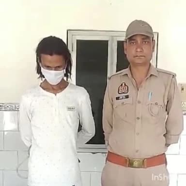 हापुड़: मीनाक्षी रोड से पुलिस ने चेकिंग के दौरान वारदात करने के फिराक में घूम रहे 1 अभियुक्त को चाकू के साथ किया गिरफ्तार