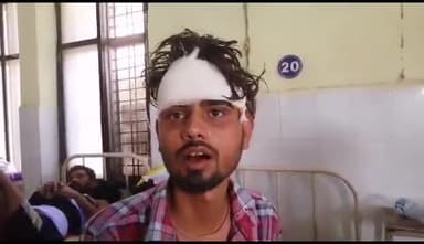 टीकमगढ़: कुंवरपुरा गांव के व्यक्ति ने दी जानकारी : कटरा बाजार के पास तीन पुलिसकर्मियों ने बेरहमी से की मारपीट, सागर रेफर